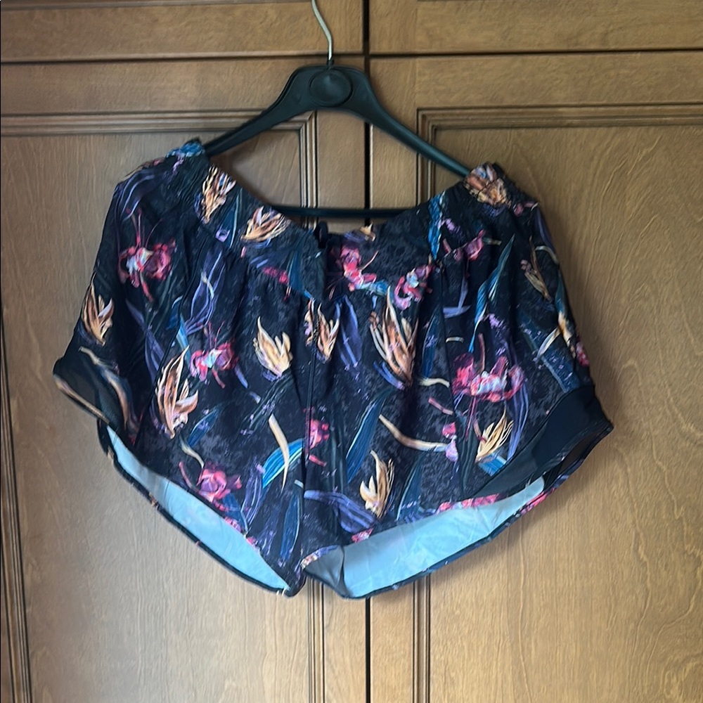 Lululemon - Hotty Hot II Long 4" Vivid Floral